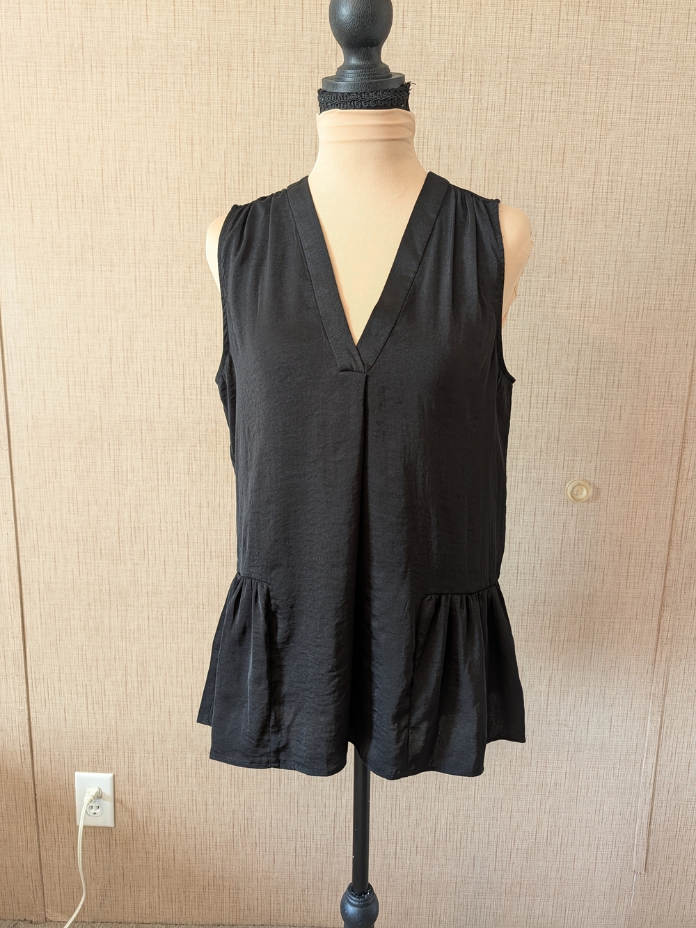 Vince Camuto Black V-Neck Sleeveless Peplum Tunic